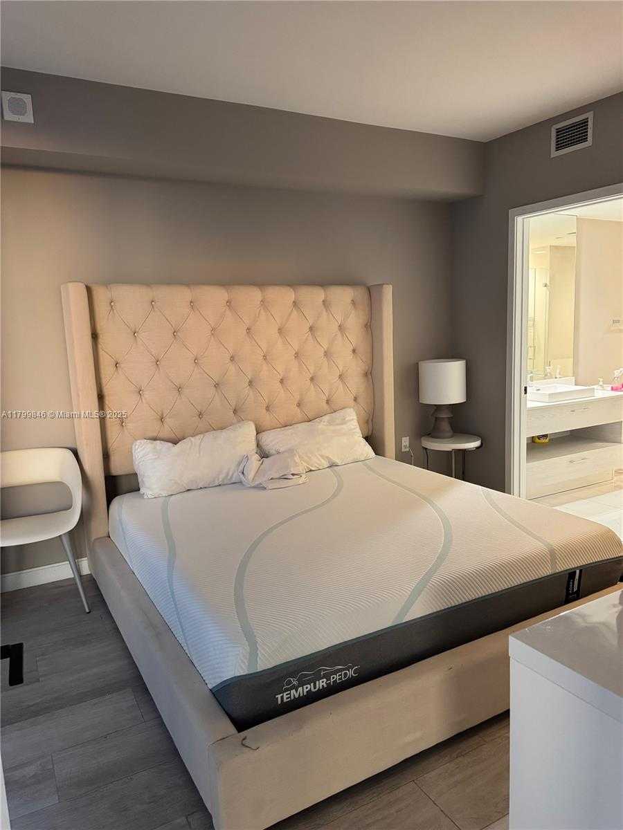 Small Image of 55 SOUTH WEST 9TH ST #2808, Miami Number 2