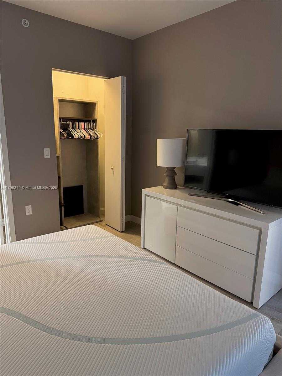 Small Image of 55 SOUTH WEST 9TH ST #2808, Miami Number 8