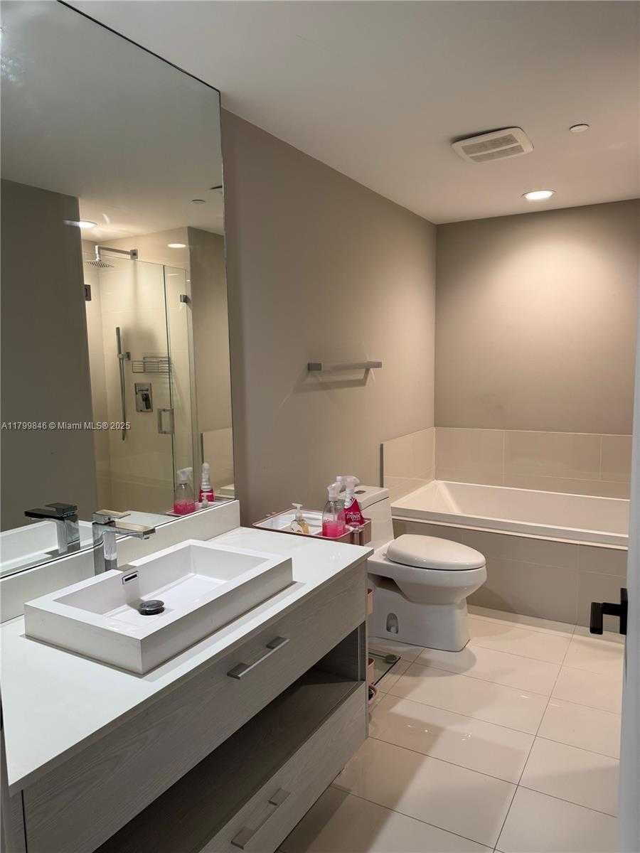 Small Image of 55 SOUTH WEST 9TH ST #2808, Miami Number 9