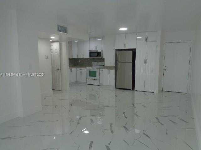 Small Image of 8820 FONTAINEBLEAU BLVD #408, Miami Number 12