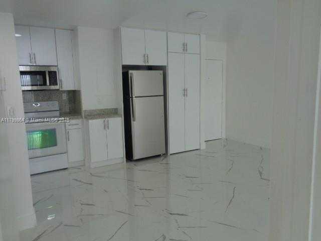 Small Image of 8820 FONTAINEBLEAU BLVD #408, Miami Number 13