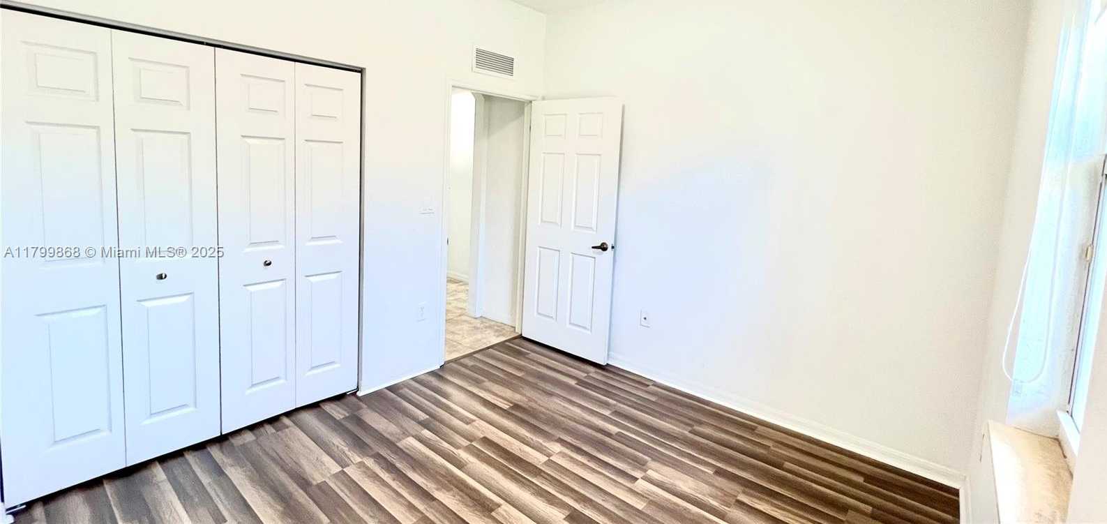 Small Image of 10855 NORTH WEST 88TH TER #101, Doral Number 14