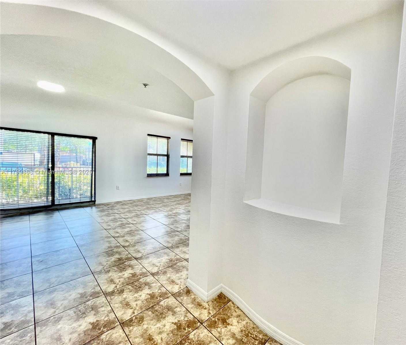 Small Image of 10855 NORTH WEST 88TH TER #101, Doral Number 3