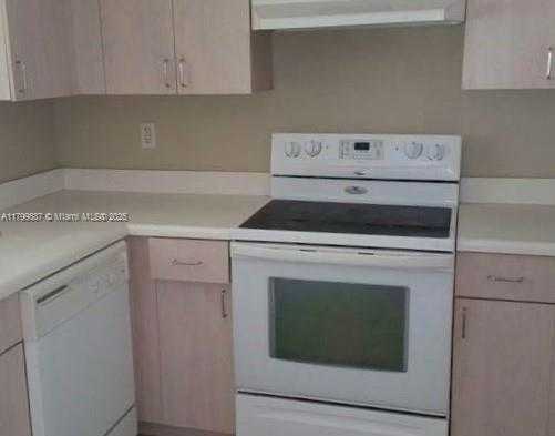 Small Image of 50 MENORES AVE #412, Coral Gables Number 12