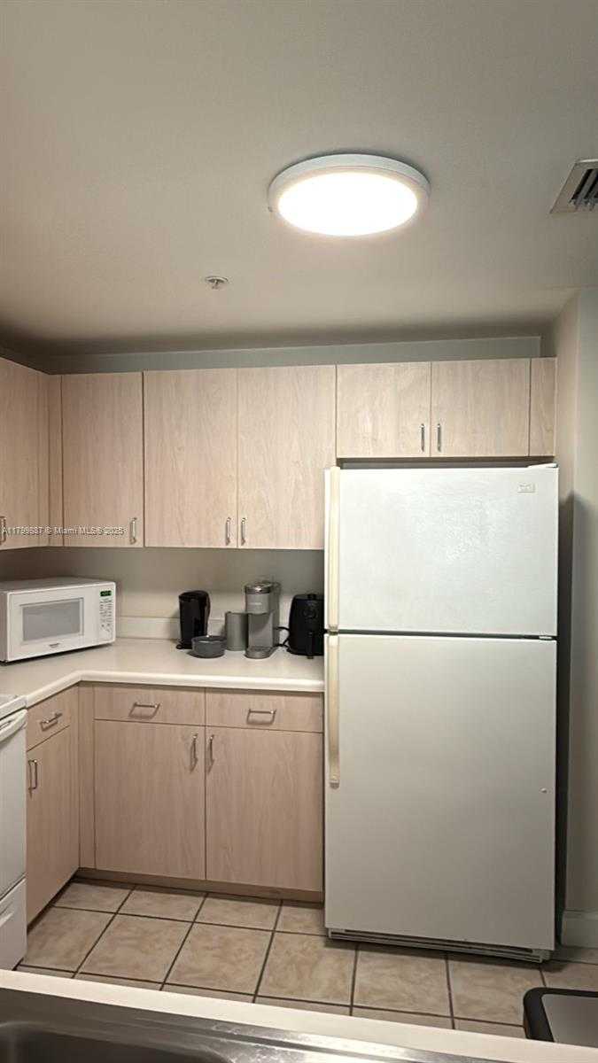 Small Image of 50 MENORES AVE #412, Coral Gables Number 20