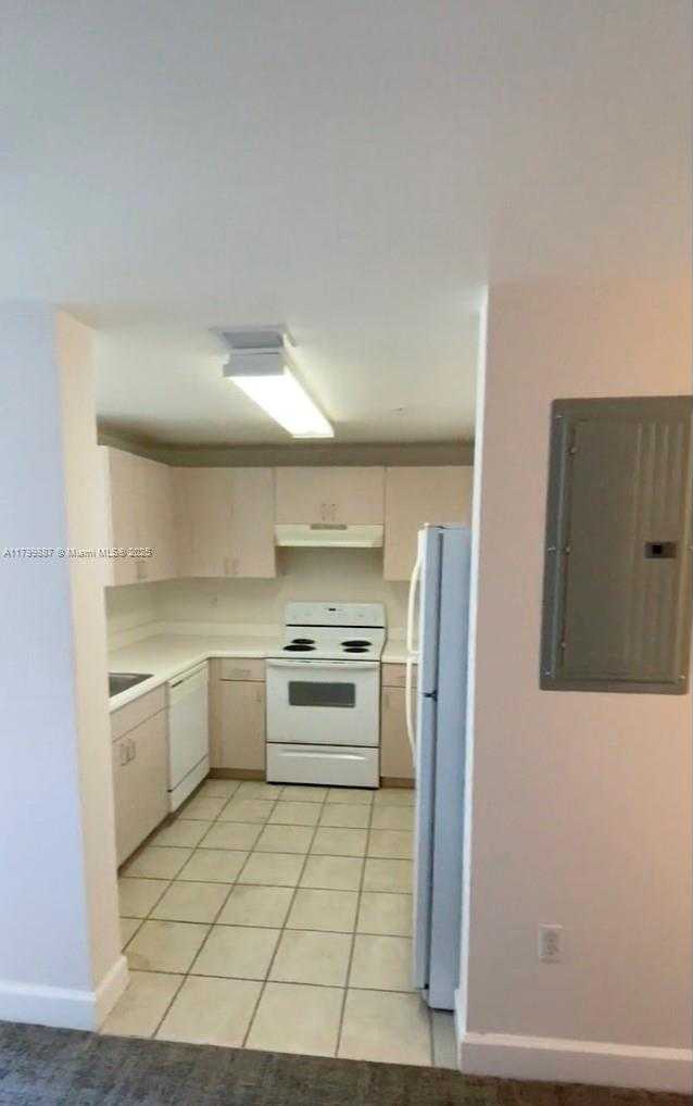 Small Image of 50 MENORES AVE #412, Coral Gables Number 9