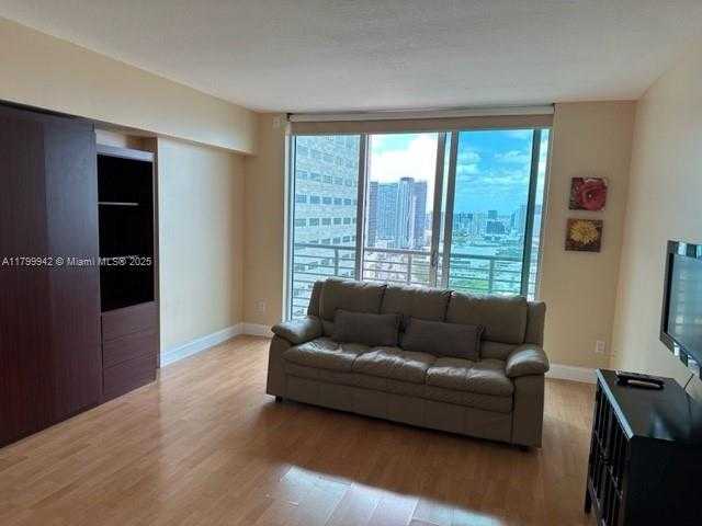 Small Image of 325 SOUTH BISCAYNE BLVD #4320, Miami Number 4