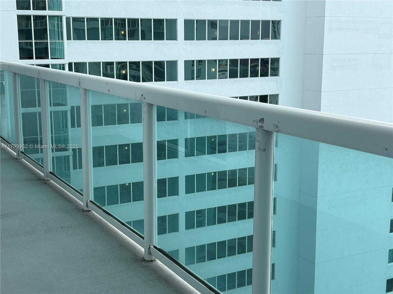 Small Image of 1800 NORTH BAYSHORE DR #3508, Miami Number 9