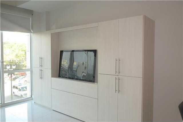 Small Image of 244 BISCAYNE BLVD #251, Miami Number 4