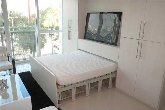 Small Image of 244 BISCAYNE BLVD #251, Miami Number 5
