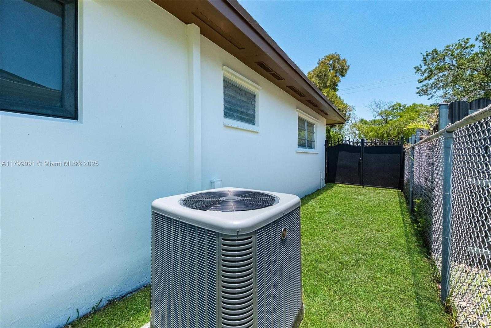 Small Image of 6310 SOUTH WEST 92ND AVE, Miami Number 31