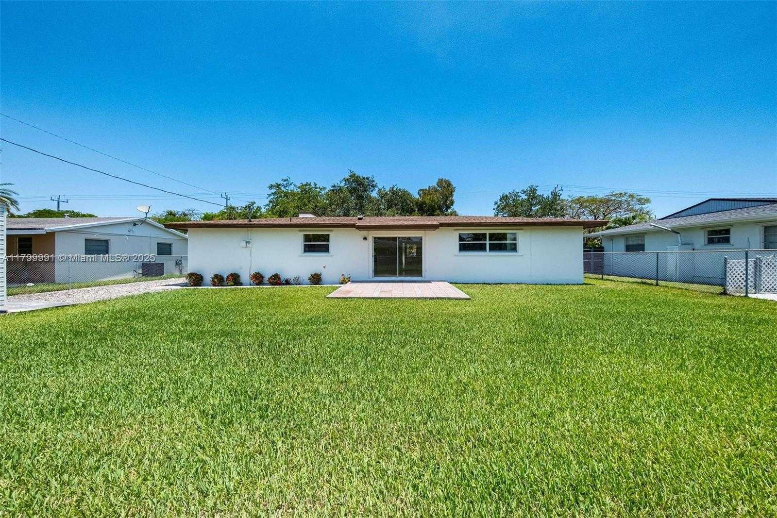 Small Image of 6310 SOUTH WEST 92ND AVE, Miami Number 34
