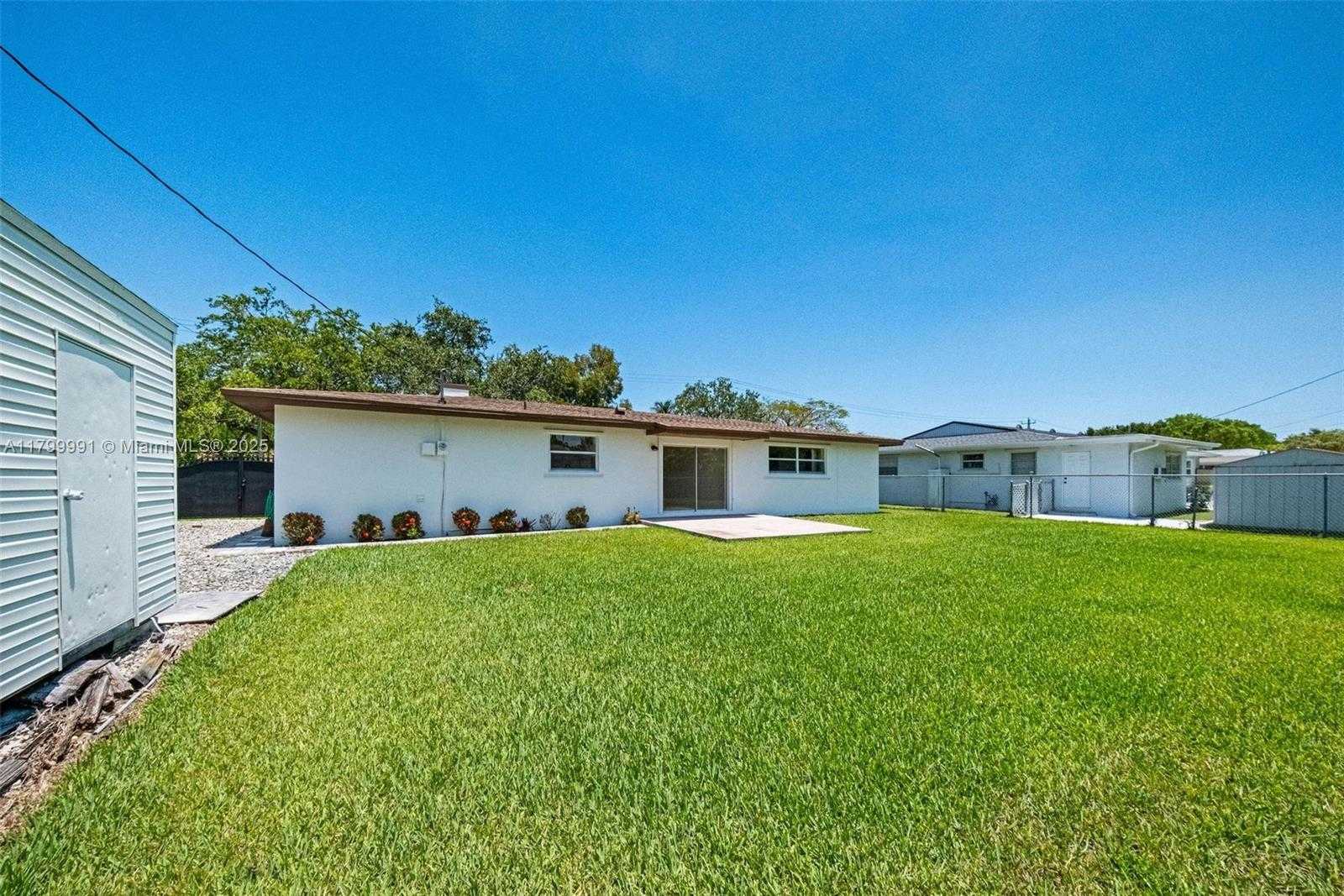 Small Image of 6310 SOUTH WEST 92ND AVE, Miami Number 35