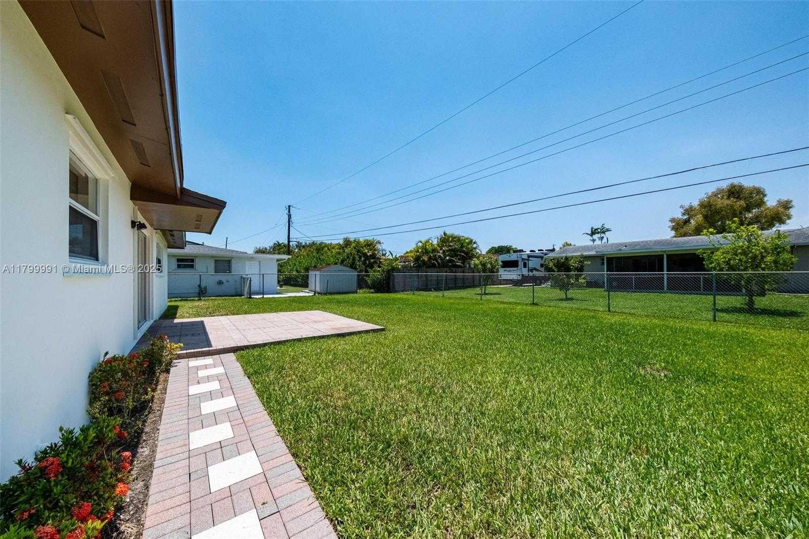 Small Image of 6310 SOUTH WEST 92ND AVE, Miami Number 39