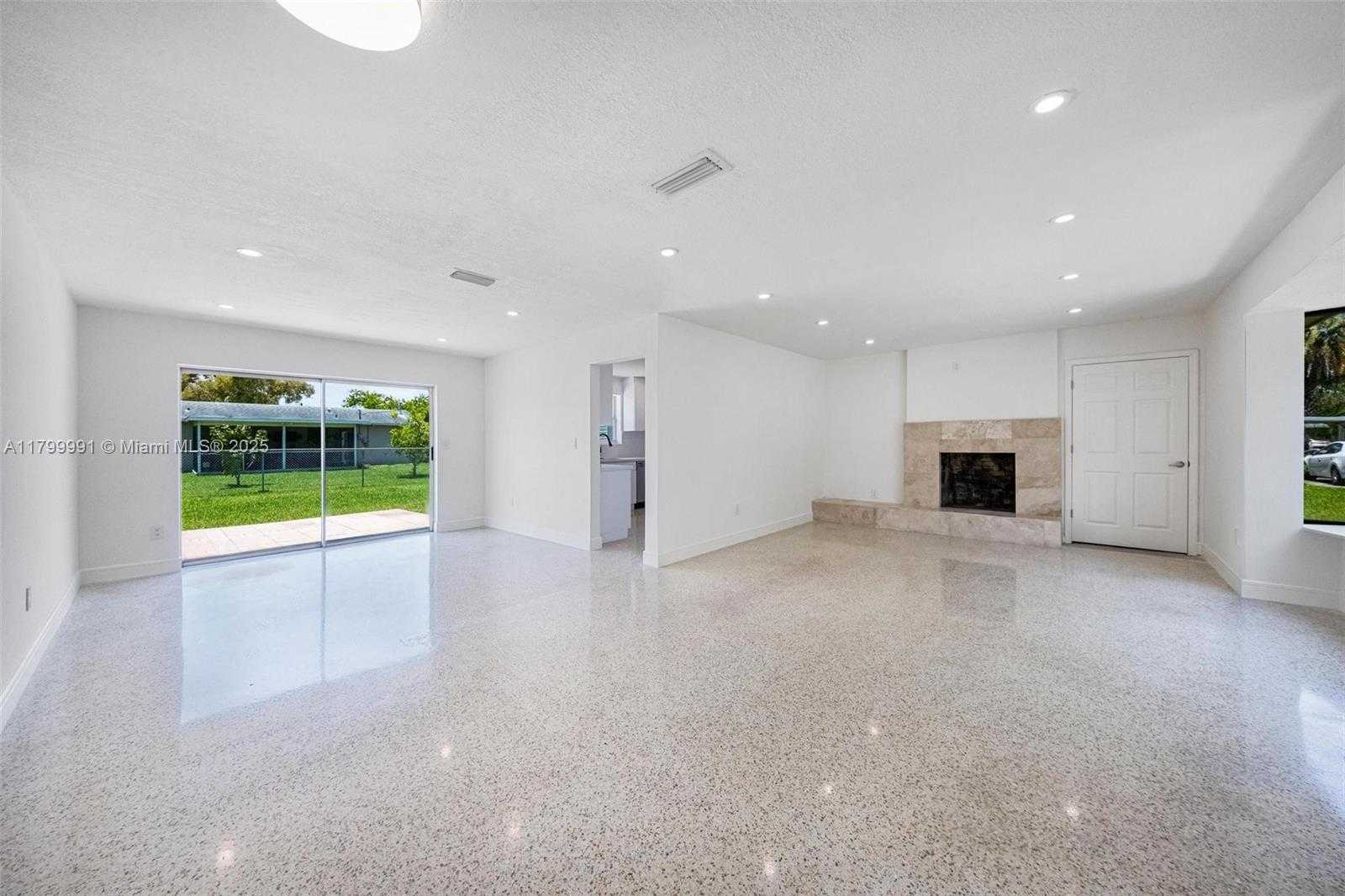Small Image of 6310 SOUTH WEST 92ND AVE, Miami Number 4