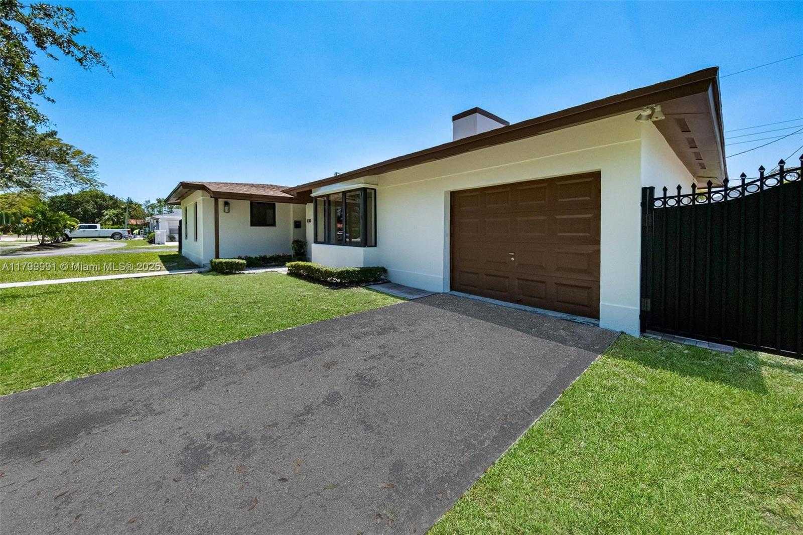 Small Image of 6310 SOUTH WEST 92ND AVE, Miami Number 43
