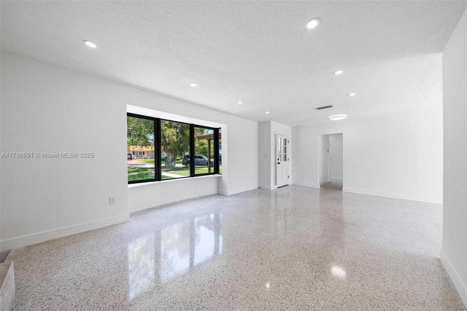Small Image of 6310 SOUTH WEST 92ND AVE, Miami Number 9