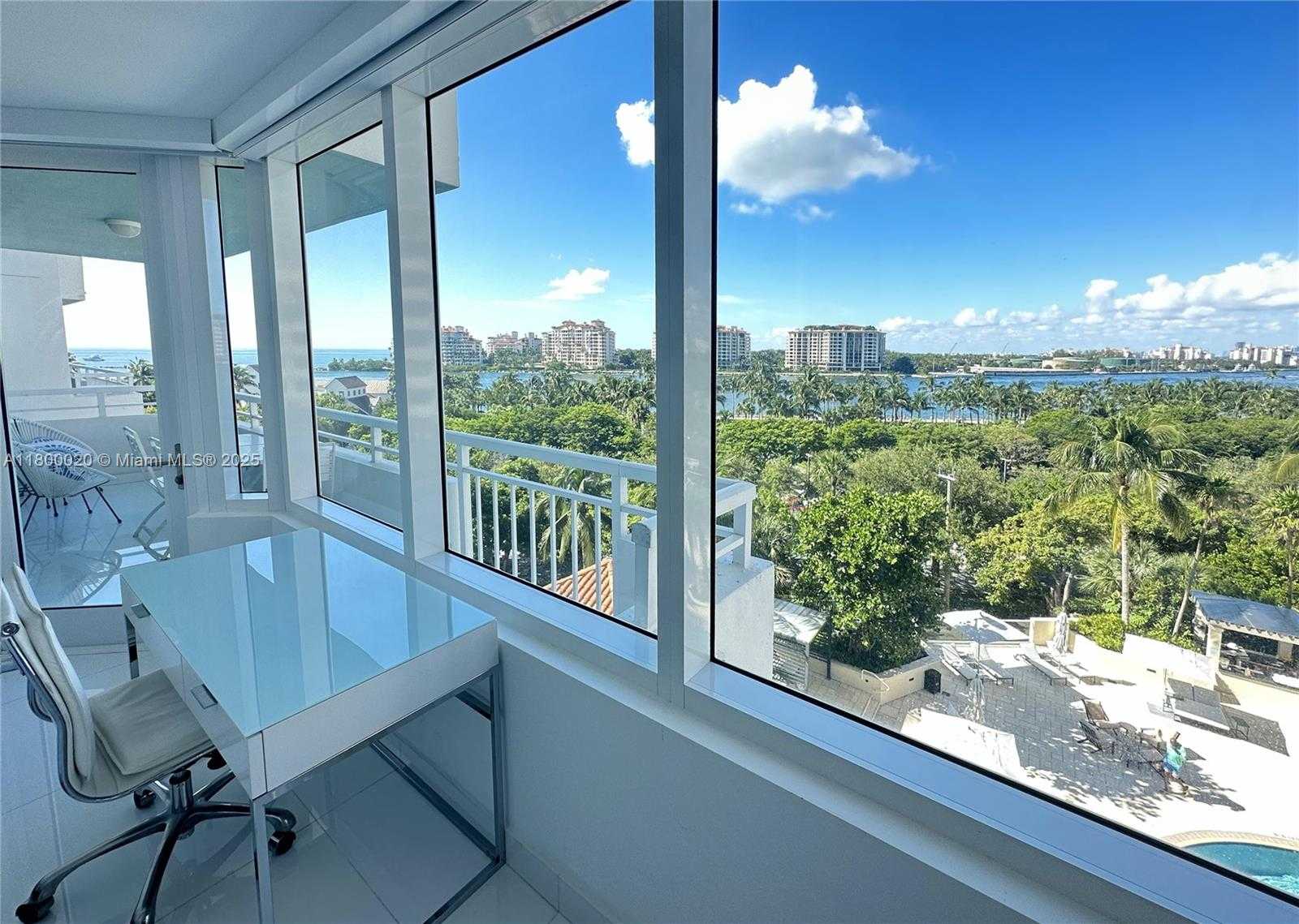 Small Image of 400 SOUTH POINTE DR #605, Miami Beach Number 12