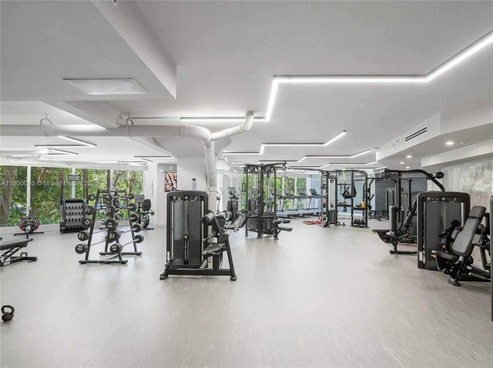 Small Image of 400 SOUTH POINTE DR #605, Miami Beach Number 16