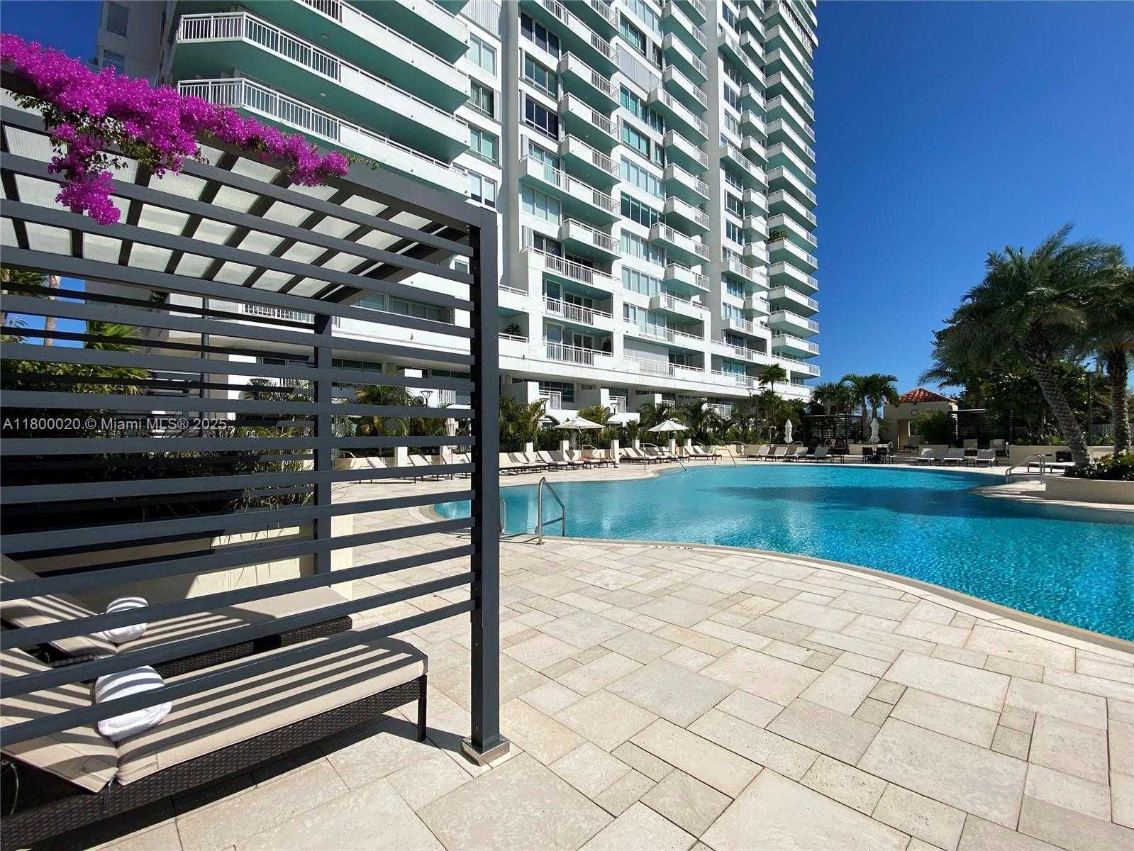 Small Image of 400 SOUTH POINTE DR #605, Miami Beach Number 8