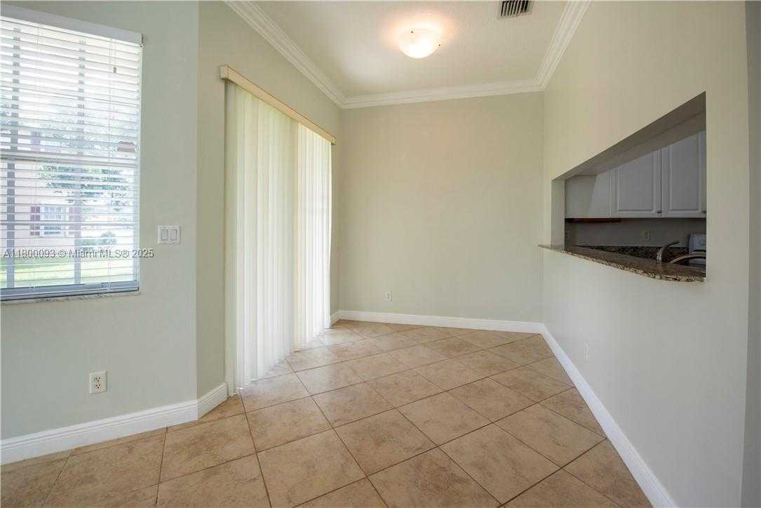 Small Image of 3371 LAKESIDE DR #27, Davie Number 12