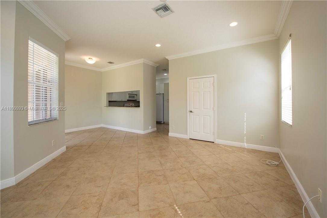 Small Image of 3371 LAKESIDE DR #27, Davie Number 13