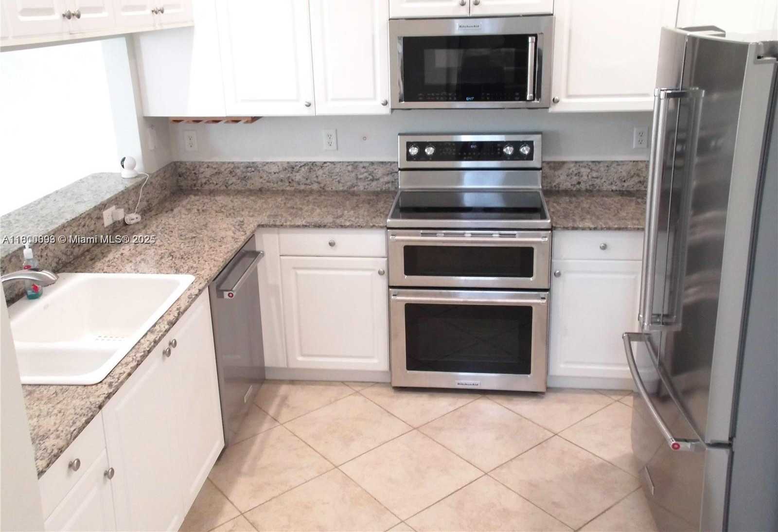Small Image of 3371 LAKESIDE DR #27, Davie Number 15