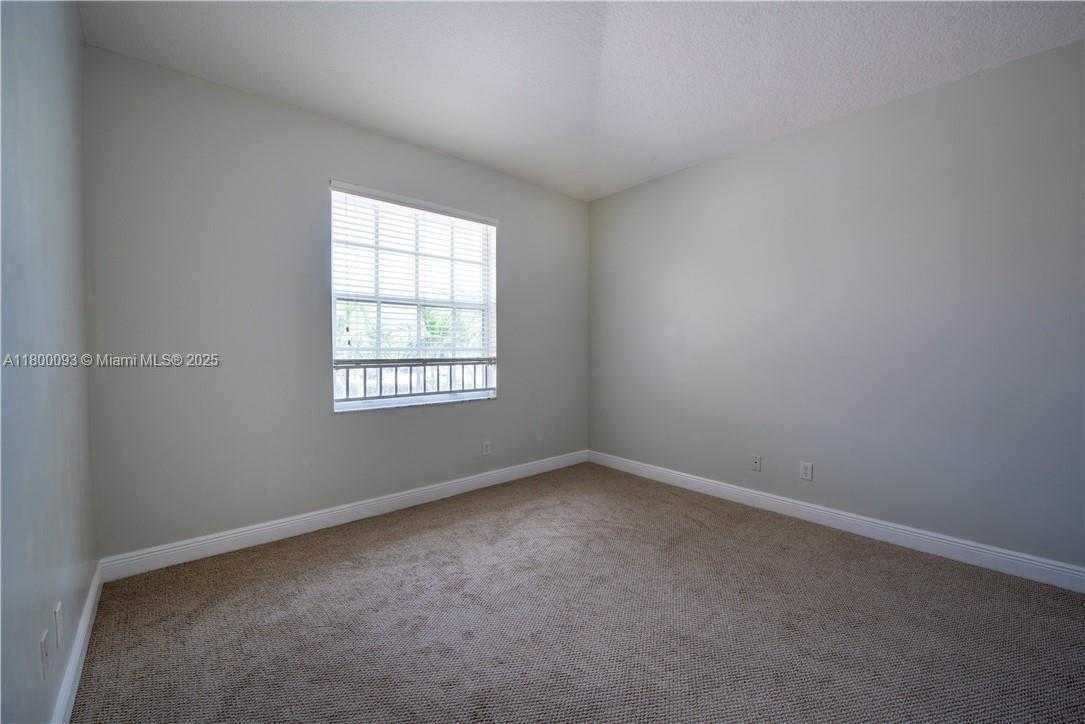 Small Image of 3371 LAKESIDE DR #27, Davie Number 22