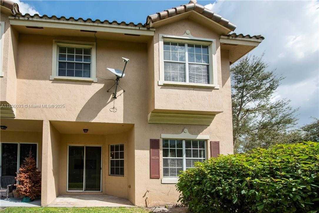 Small Image of 3371 LAKESIDE DR #27, Davie Number 27