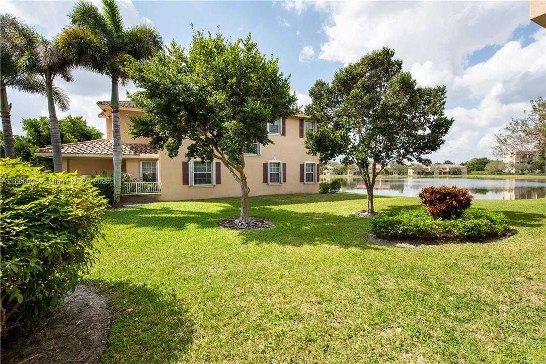 Small Image of 3371 LAKESIDE DR #27, Davie Number 4