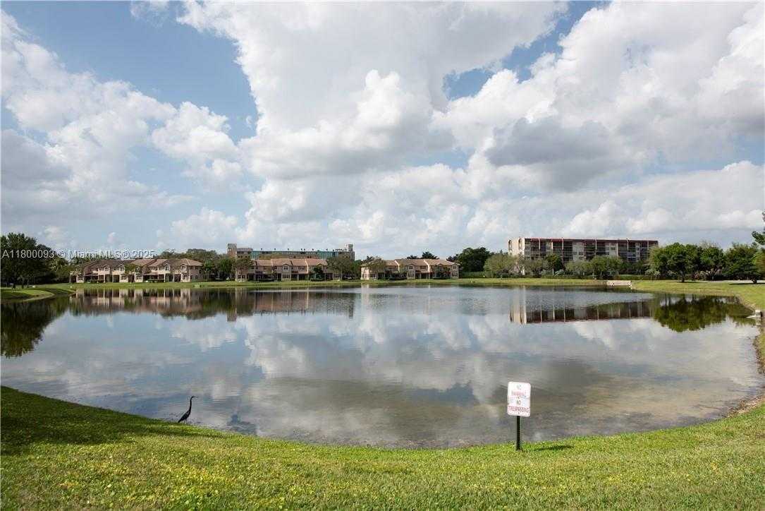 Small Image of 3371 LAKESIDE DR #27, Davie Number 5