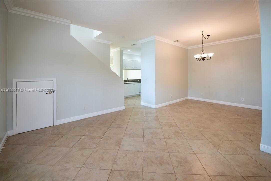 Small Image of 3371 LAKESIDE DR #27, Davie Number 7