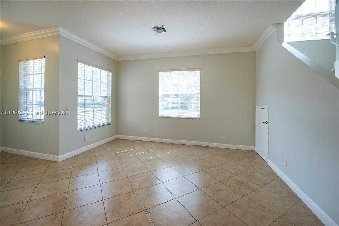 Small Image of 3371 LAKESIDE DR #27, Davie Number 8