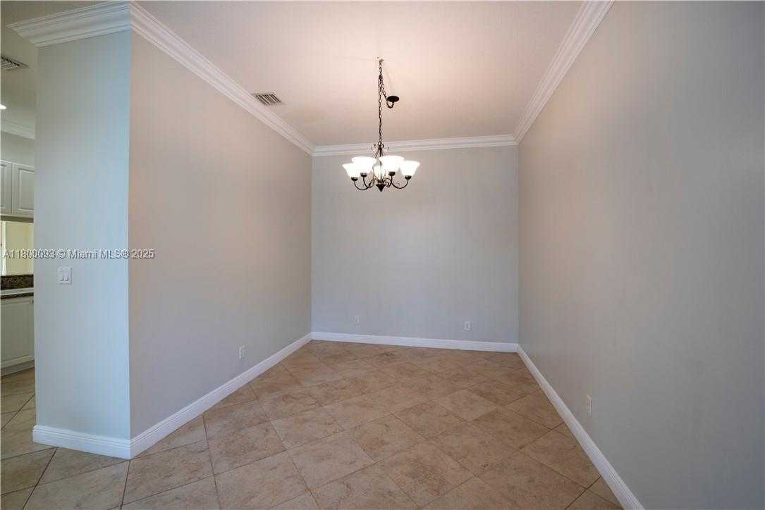 Small Image of 3371 LAKESIDE DR #27, Davie Number 9