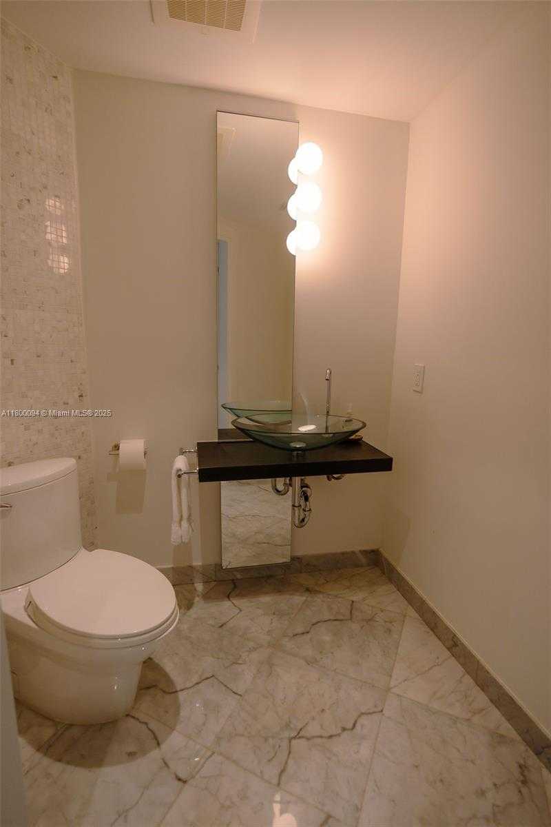 Small Image of 200 BISCAYNE BLVD WAY #3201, Miami Number 14