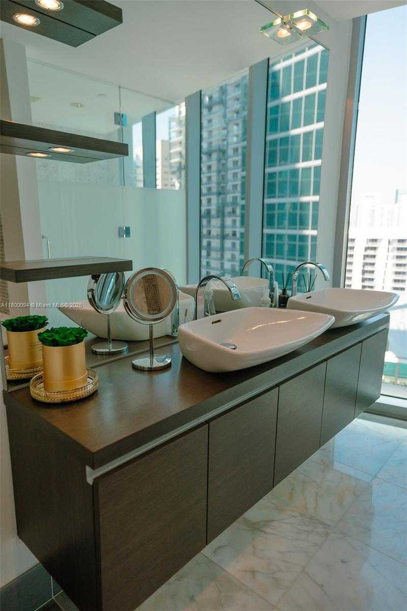 Small Image of 200 BISCAYNE BLVD WAY #3201, Miami Number 21