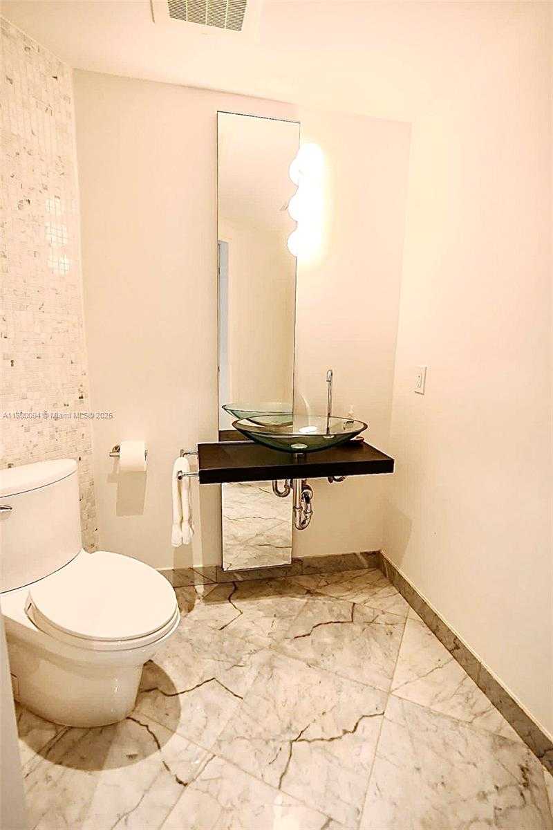 Small Image of 200 BISCAYNE BLVD WAY #3201, Miami Number 31