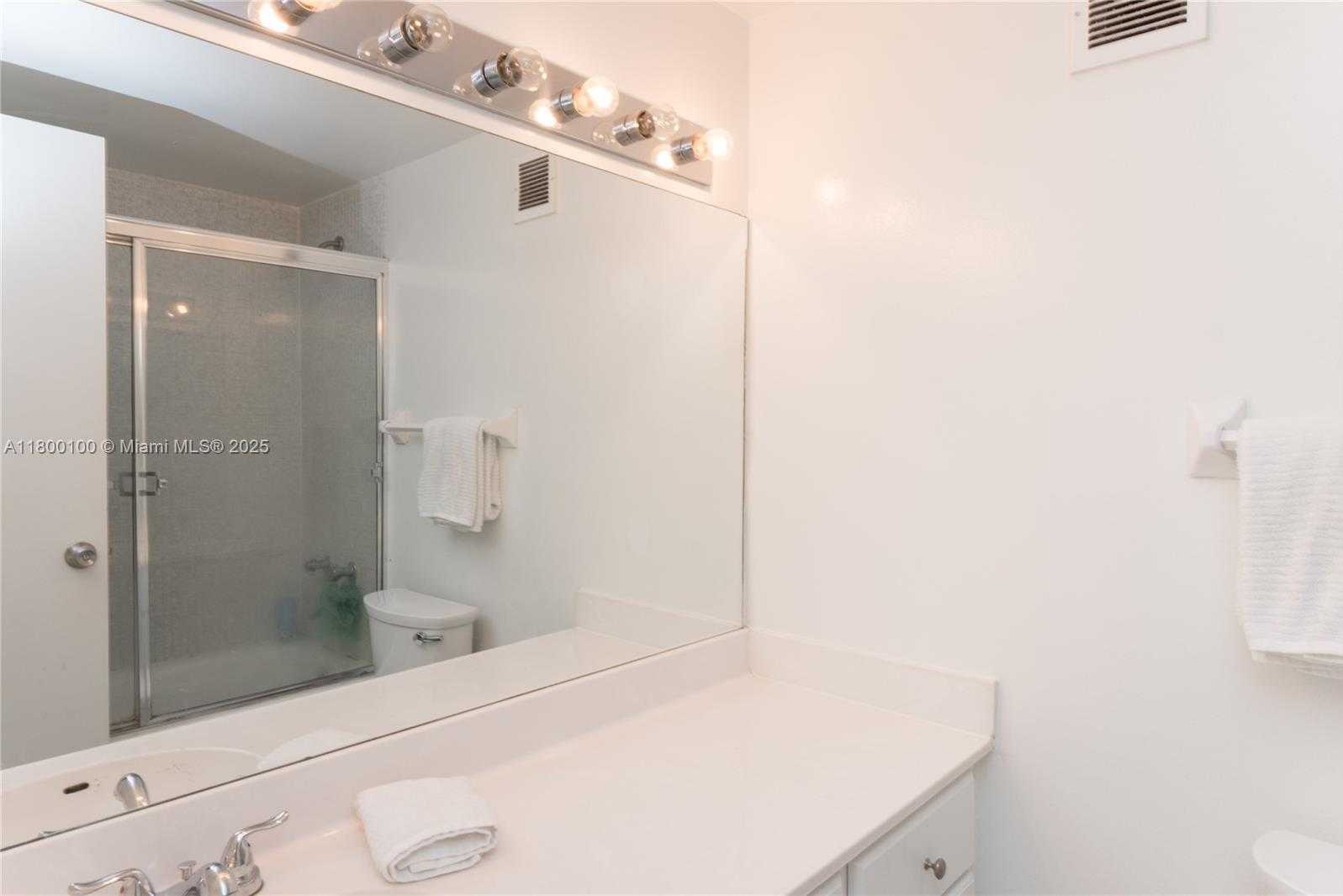 Small Image of 1200 WEST AVE #1502, Miami Beach Number 2