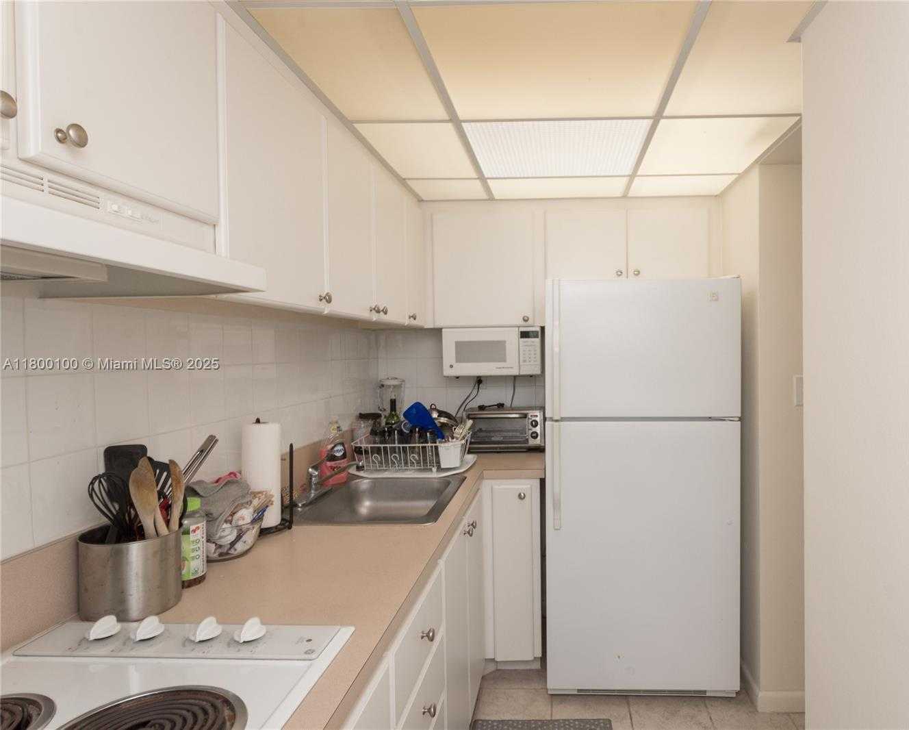 Small Image of 1200 WEST AVE #1502, Miami Beach Number 4