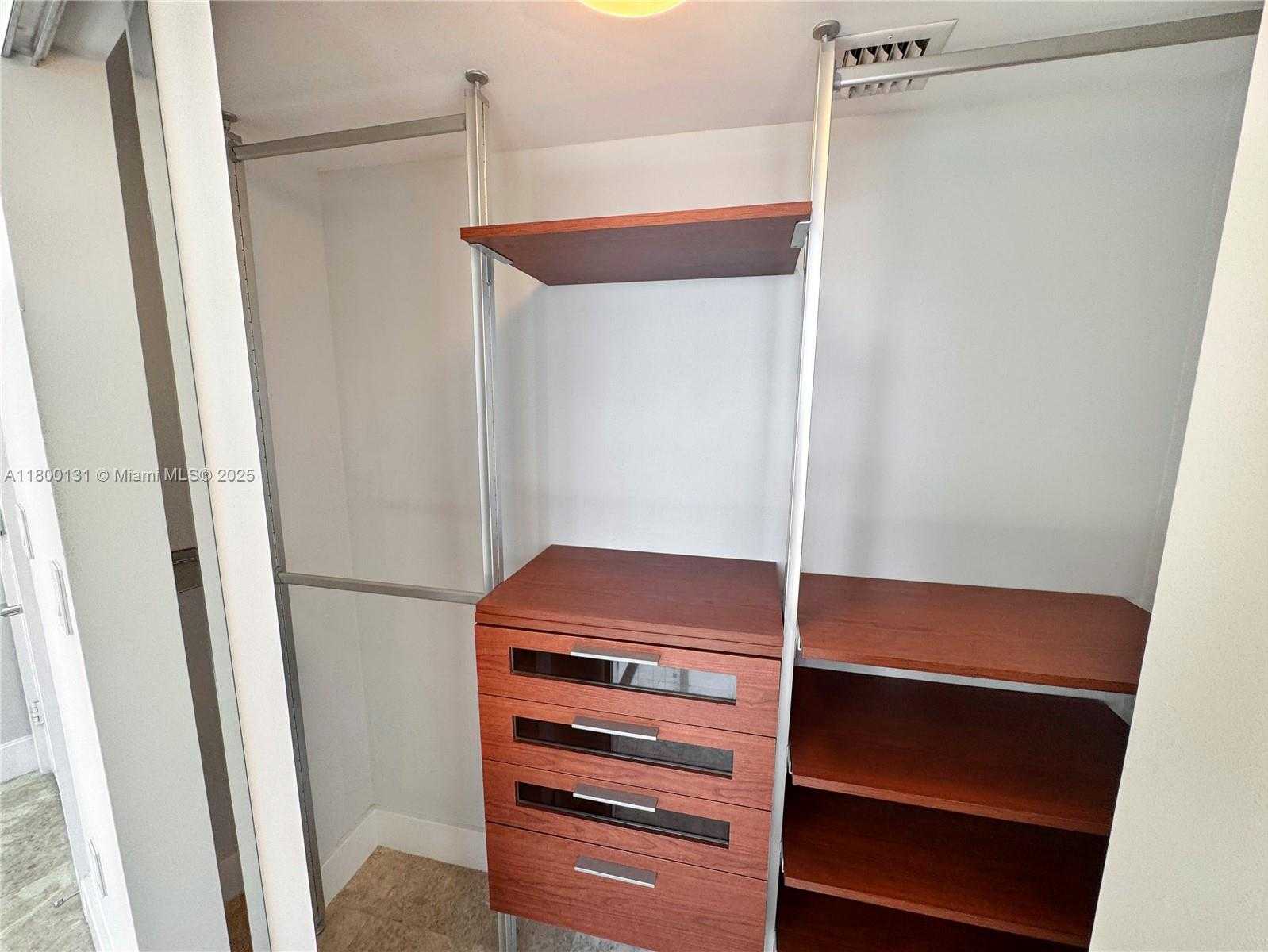 Small Image of 31 SOUTH EAST 5TH ST #3204, Miami Number 14