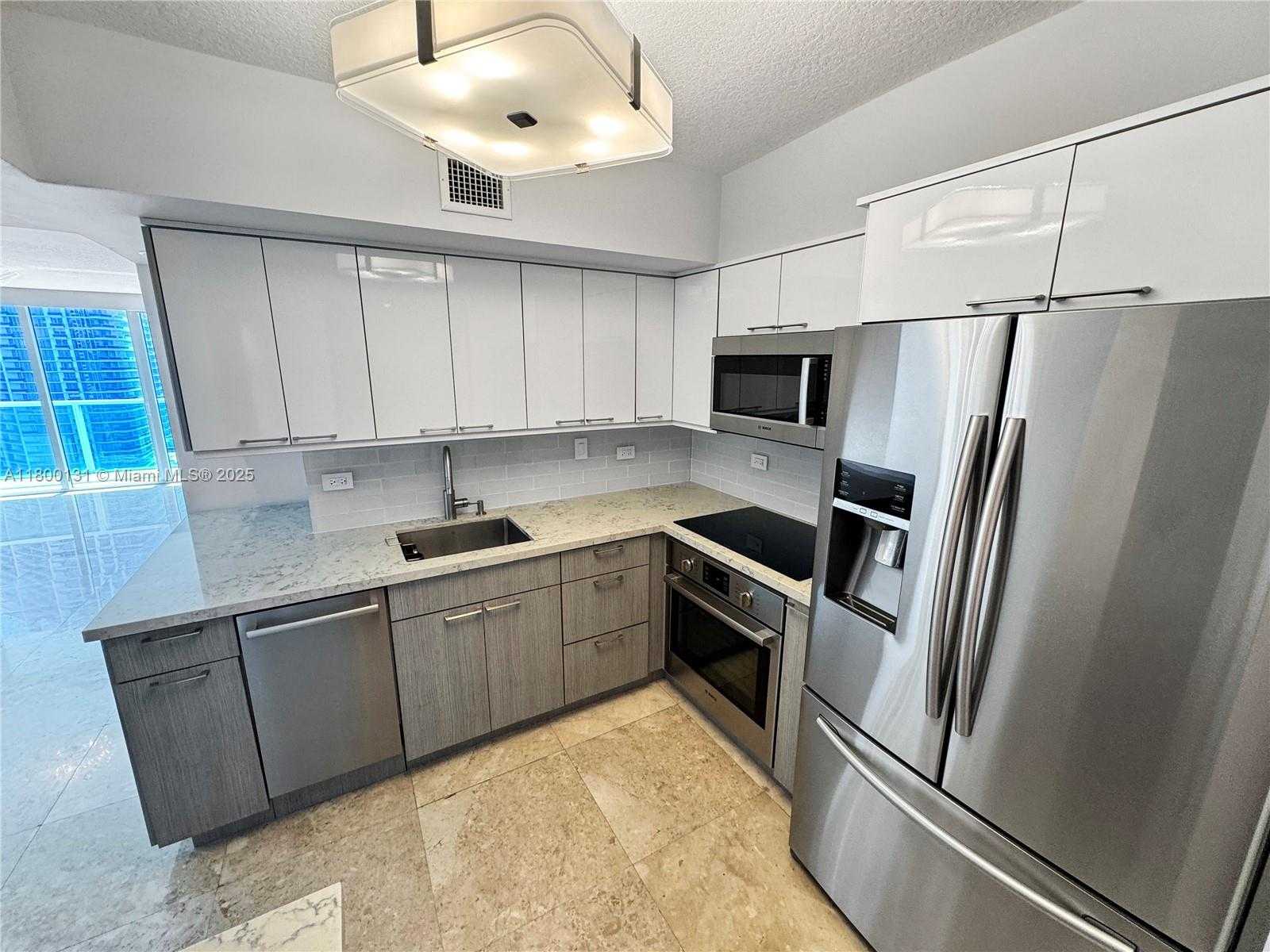 Small Image of 31 SOUTH EAST 5TH ST #3204, Miami Number 6