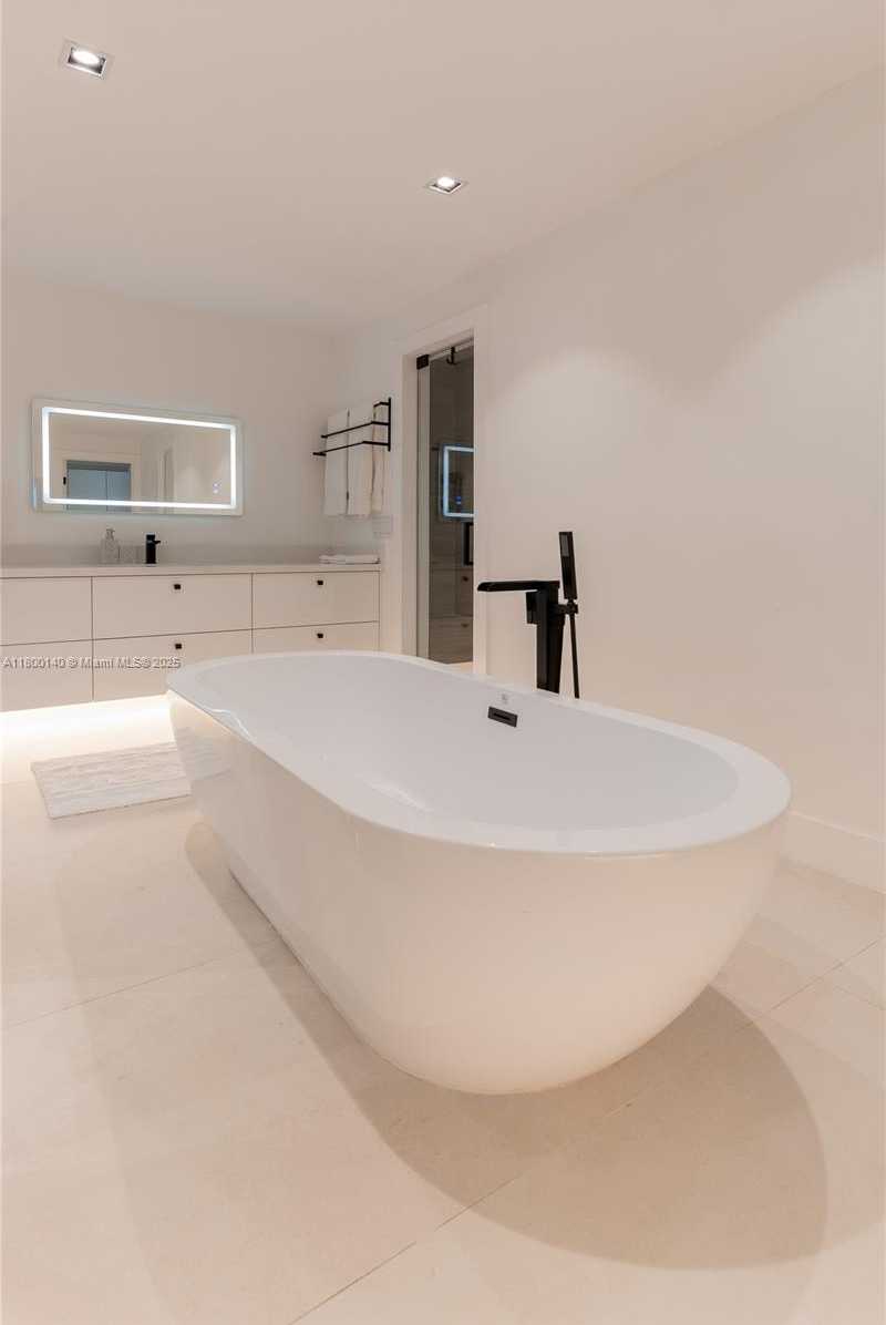 Small Image of 7300 SOUTH WEST 77TH AVE, Miami Number 17