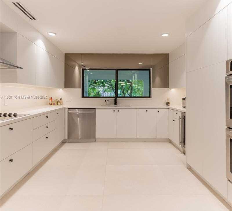 Small Image of 7300 SOUTH WEST 77TH AVE, Miami Number 31