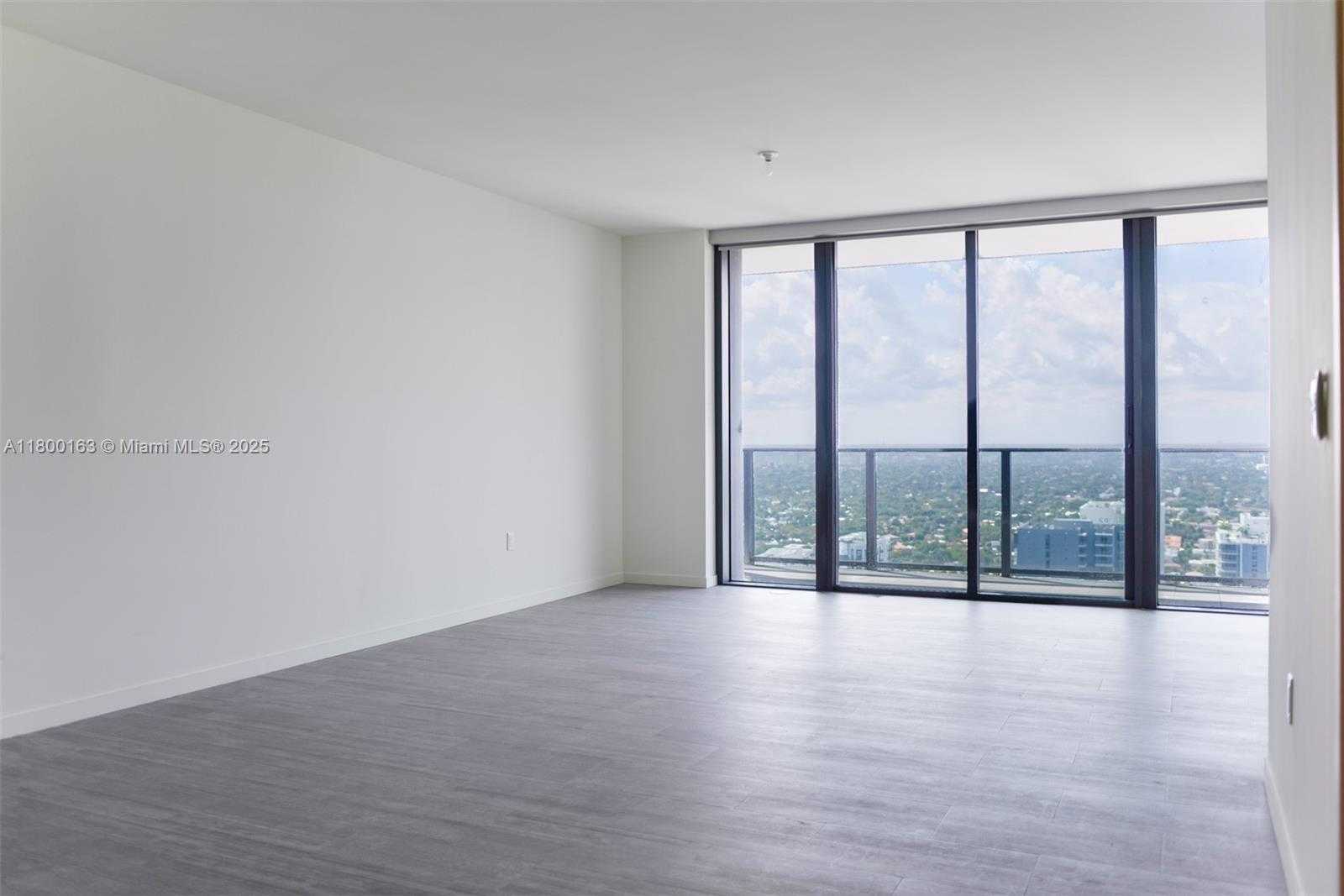 Small Image of 1000 BRICKELL PLAZA #2910, Miami Number 4