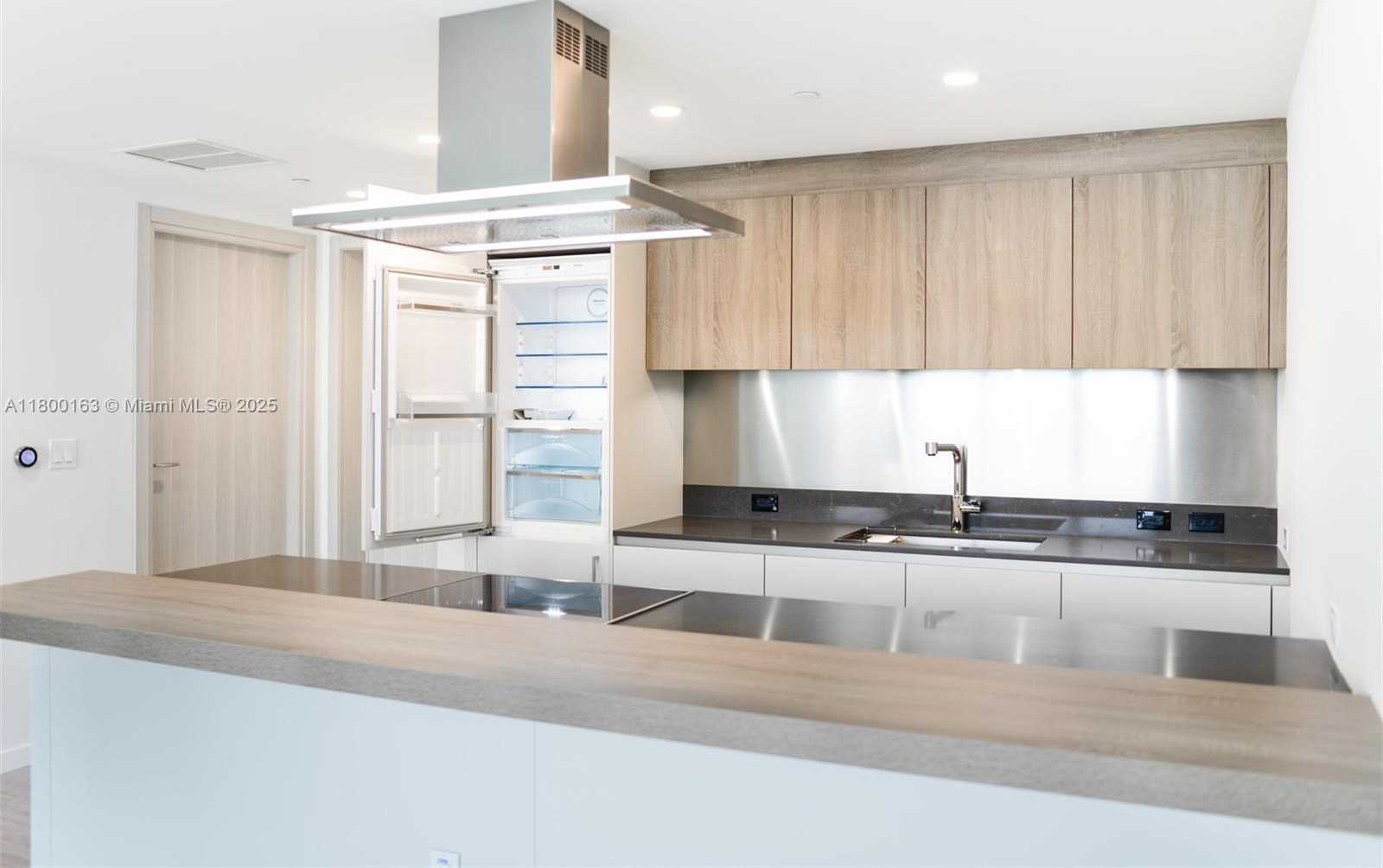 Small Image of 1000 BRICKELL PLAZA #2910, Miami Number 7
