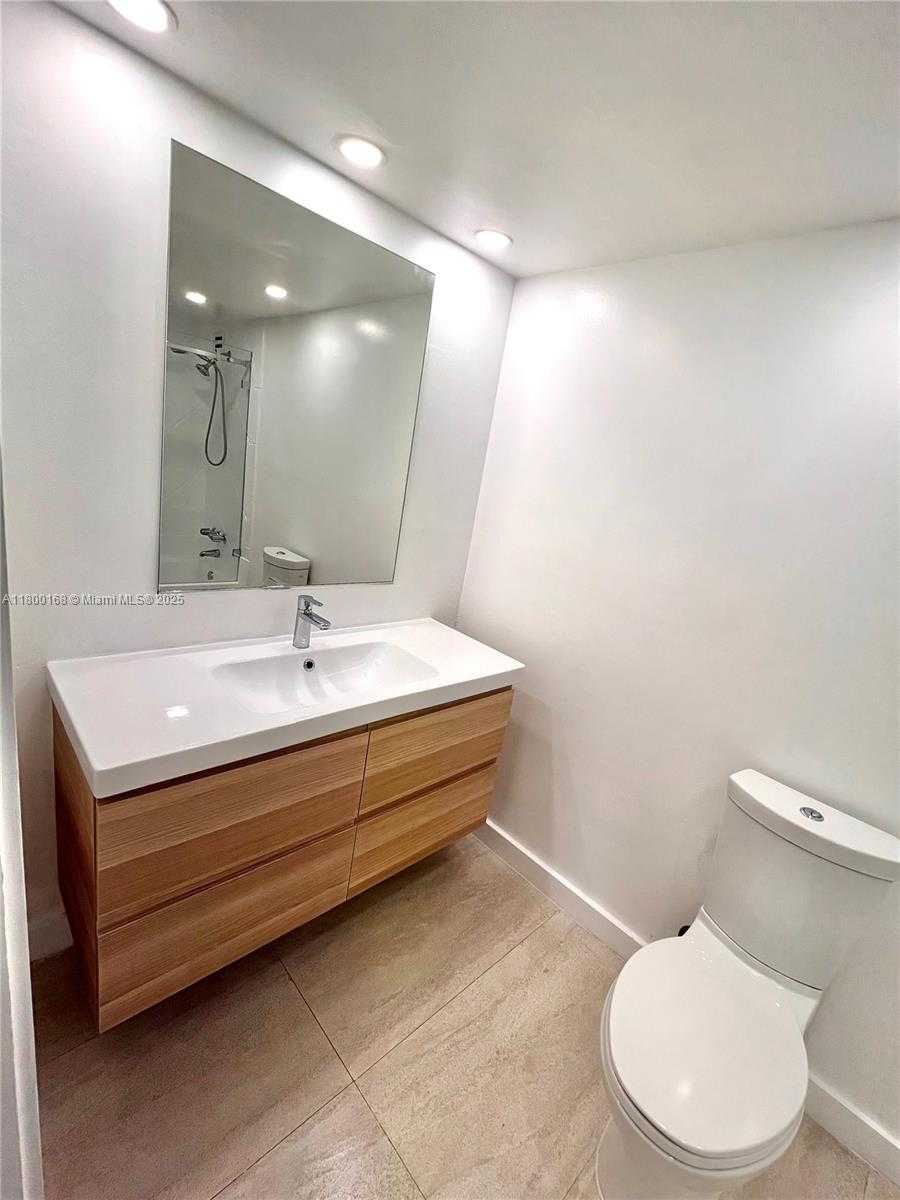 Small Image of 6770 INDIAN CREEK DR #10D, Miami Beach Number 10