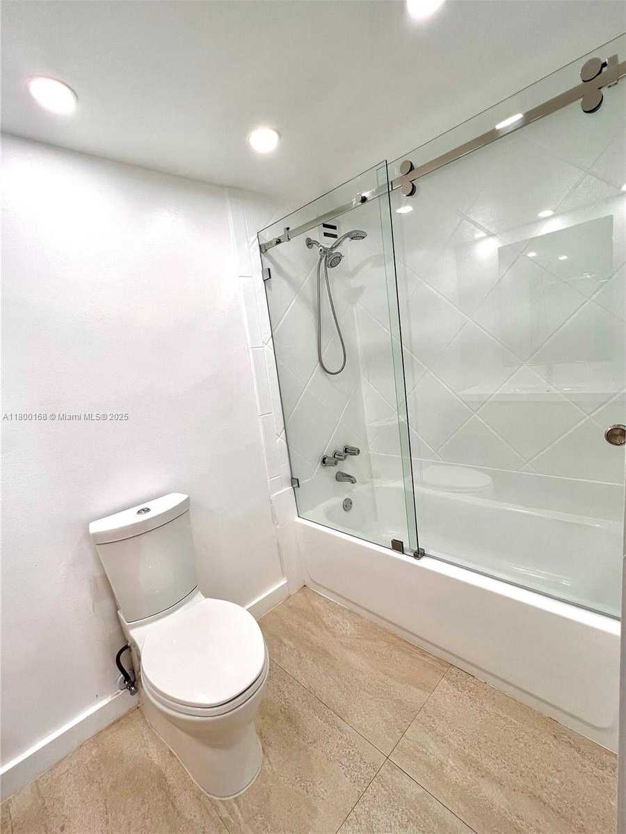 Small Image of 6770 INDIAN CREEK DR #10D, Miami Beach Number 11