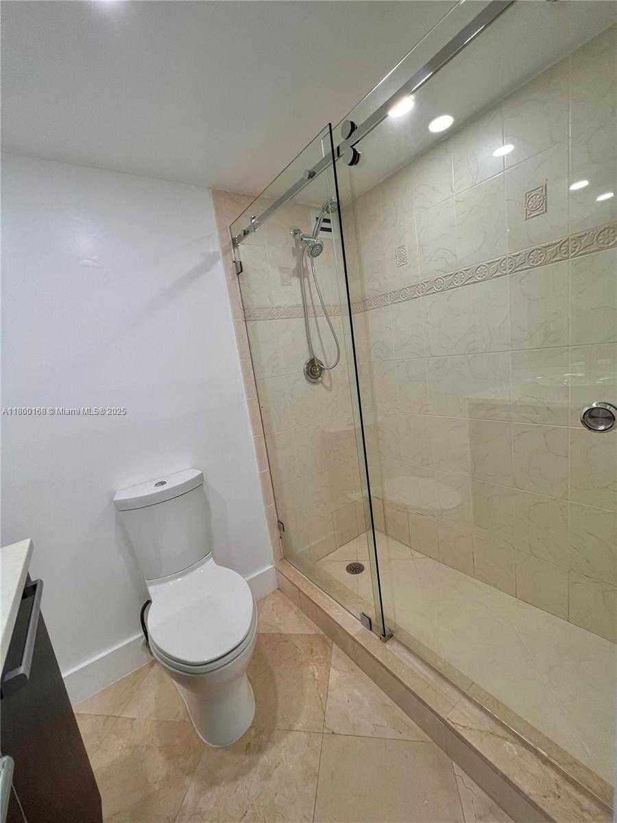 Small Image of 6770 INDIAN CREEK DR #10D, Miami Beach Number 15