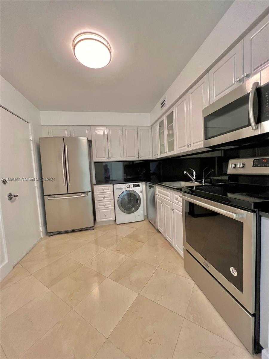 Small Image of 6770 INDIAN CREEK DR #10D, Miami Beach Number 16
