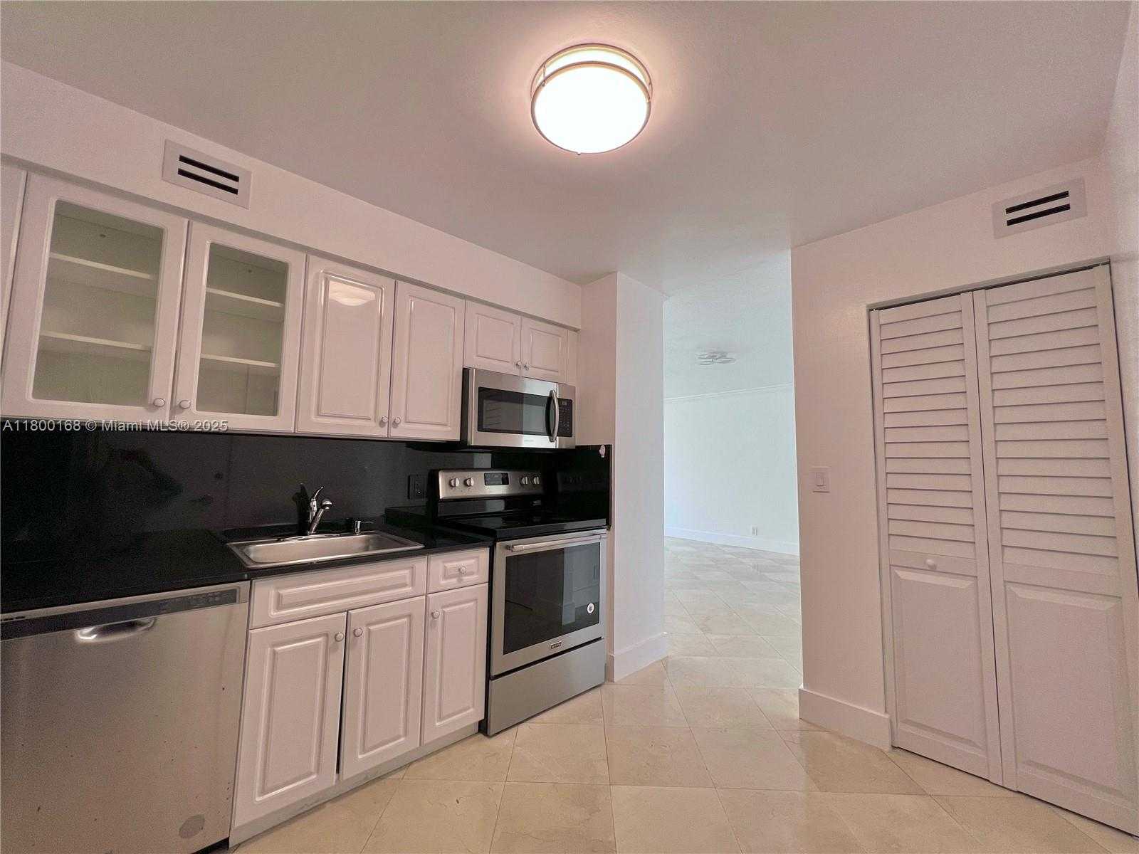 Small Image of 6770 INDIAN CREEK DR #10D, Miami Beach Number 17